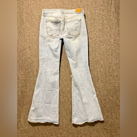 American Eagle Jeans Womens 6 blue Low Rise Flare distressed lightwash fit 29x30 - Picture 4 of 13